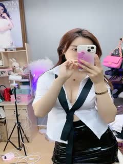 衬衣包臀裙性感女神！黑丝高跟鞋极品腿模！免费观看